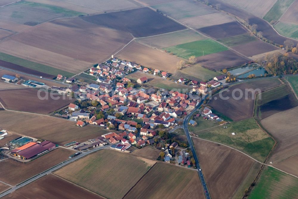 Frankenwinheim from the bird's eye view: Agricultural land and field borders surround the settlement area of the village in Frankenwinheim in the state Bavaria, Germany