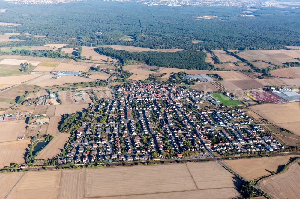 Hergershausen from the bird's eye view: Agricultural land and field borders surround the settlement area of the village in Hergershausen in the state Hesse, Germany