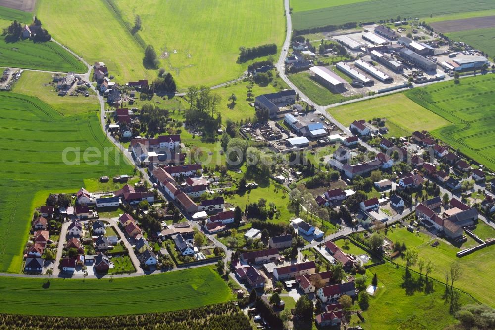 Aerial photograph Welxande - Agricultural land and field borders surround the settlement area of the village in Welxande in the state Saxony, Germany