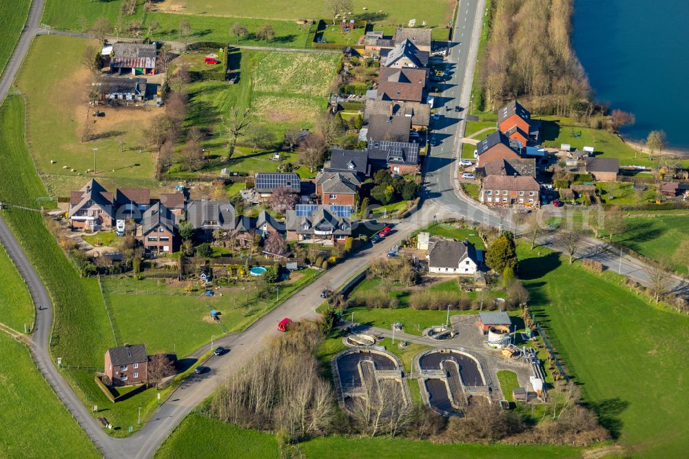 Bislich from the bird's eye view: Village - view on the edge of forested areas in Bislich in the state North Rhine-Westphalia, Germany