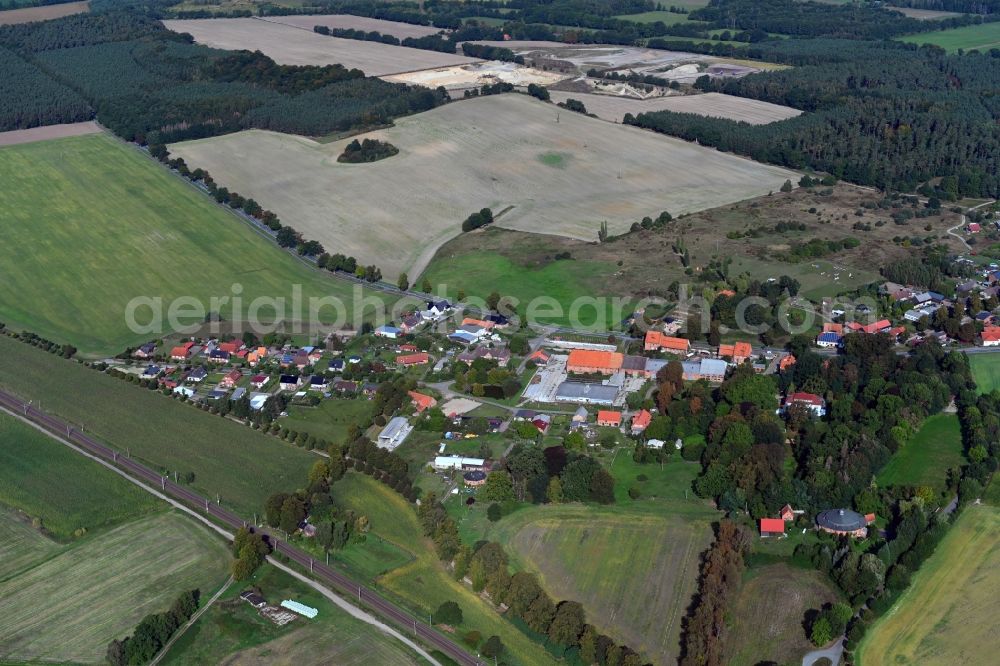 Aerial photograph Dersenow - Village - view on the edge of forested areas in Dersenow in the state Mecklenburg - Western Pomerania, Germany