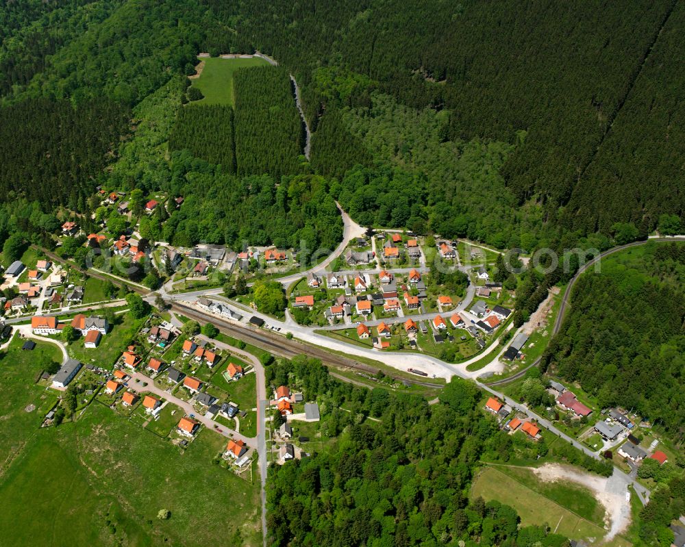 Elend from the bird's eye view: Village - view on the edge of forested areas in Elend in the state Saxony-Anhalt, Germany