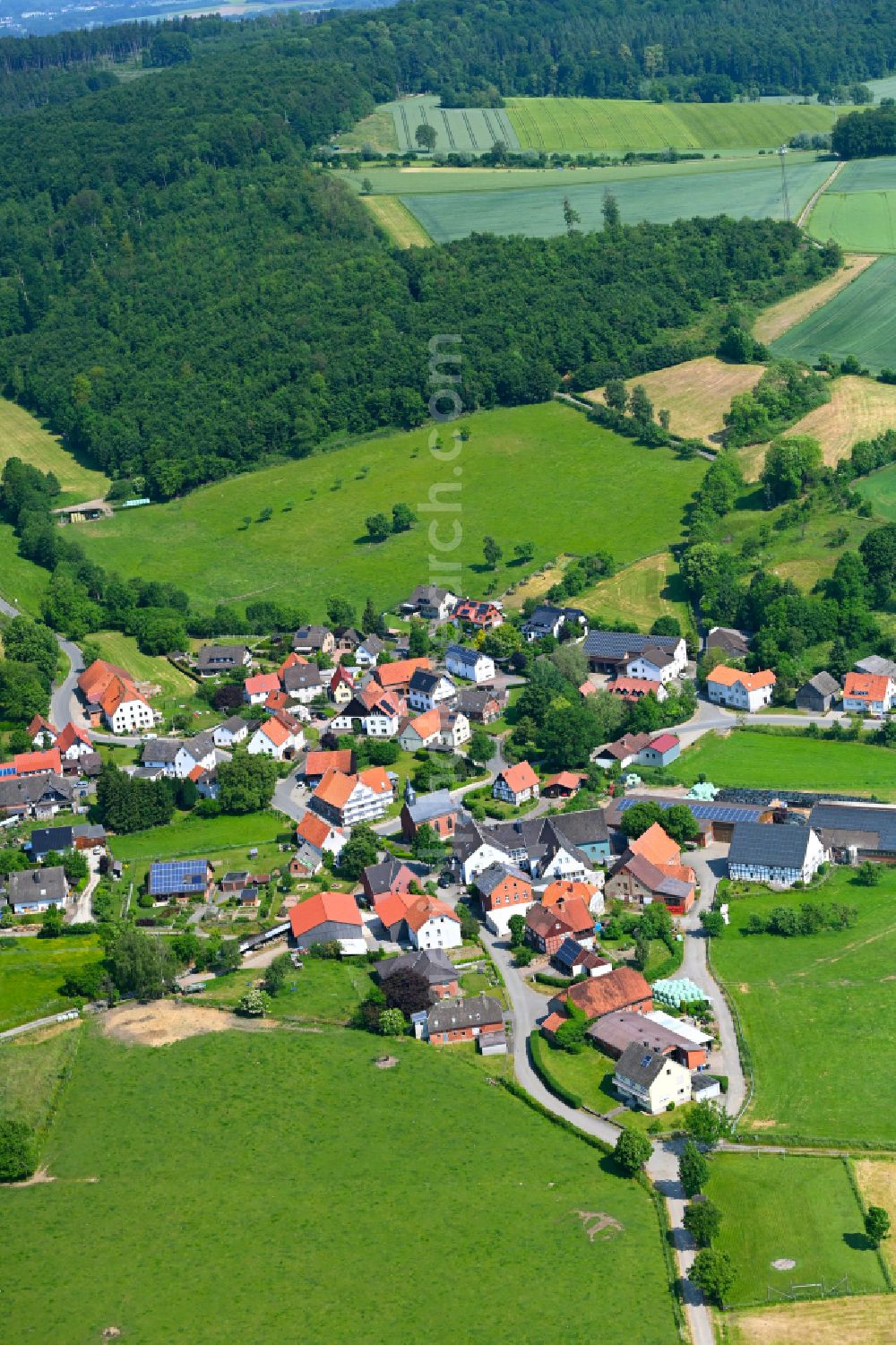 Aerial photograph Erwitzen - Village - view on the edge of forested areas in Erwitzen in the state North Rhine-Westphalia, Germany