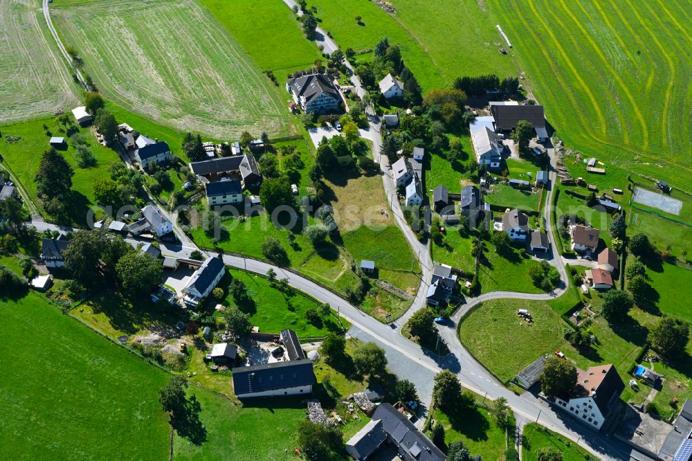 Aerial image Fröbersgrün - Village - view on the edge of forested areas in Fröbersgrün in the state Saxony, Germany