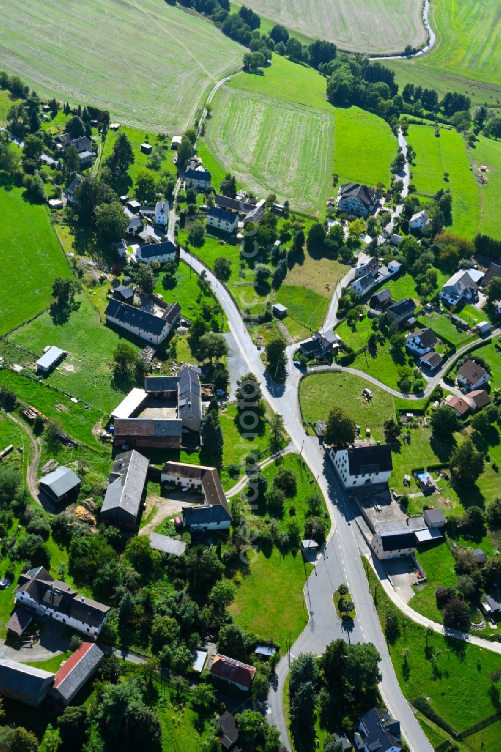 Aerial photograph Fröbersgrün - Village - view on the edge of forested areas in Fröbersgrün in the state Saxony, Germany