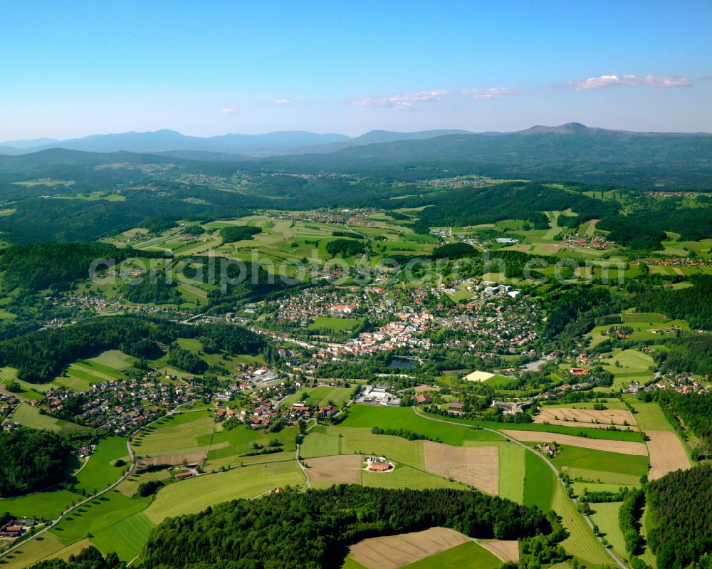 Grafenau from the bird's eye view: Village - view on the edge of forested areas in Grafenau in the state Bavaria, Germany