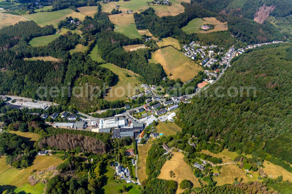 Hasperbach from the bird's eye view: Village - view on the edge of forested areas in Hasperbach in the state North Rhine-Westphalia, Germany