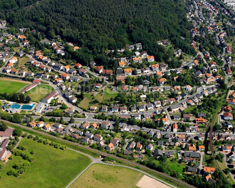 Hetschbach from the bird's eye view: Village - view on the edge of forested areas in Hetschbach in the state Hesse, Germany