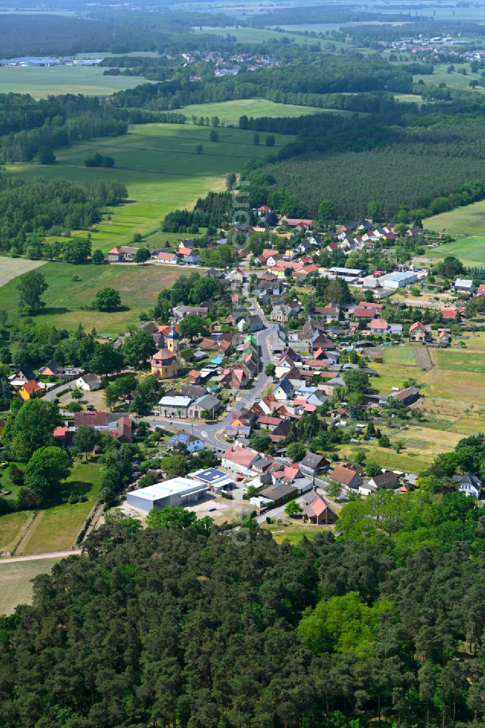 Aerial image Jeber-Bergfrieden - Village - view on the edge of forested areas in Jeber-Bergfrieden in the state Saxony-Anhalt, Germany