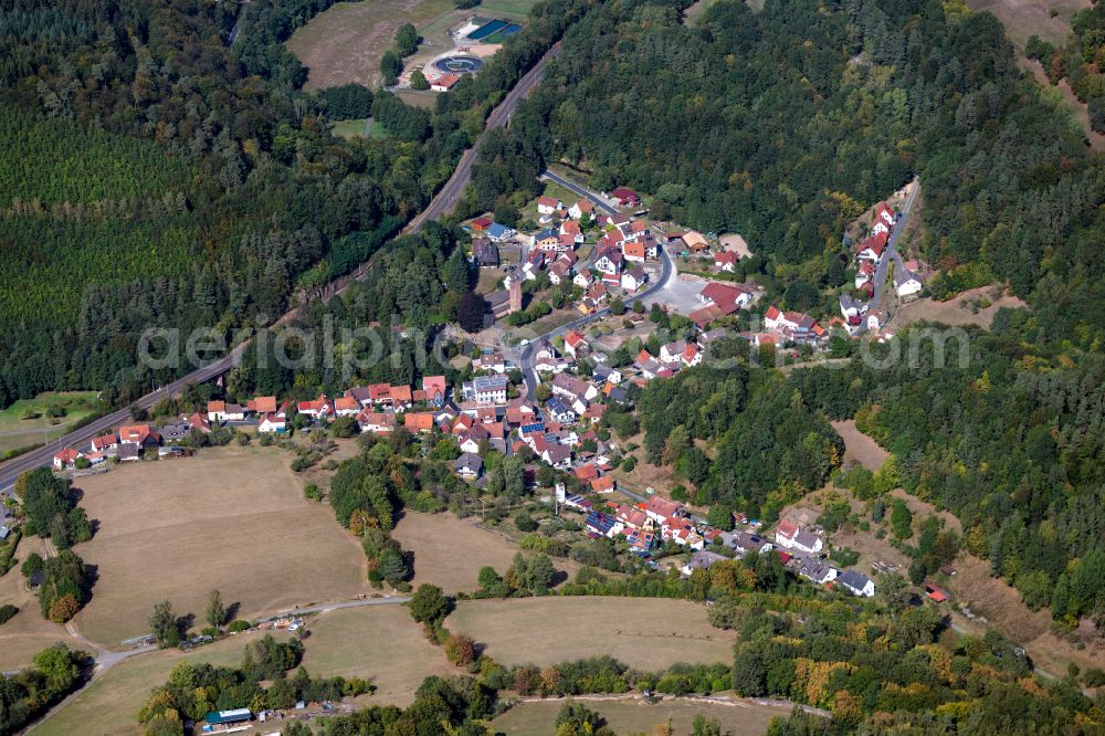 Krommenthal from the bird's eye view: Village - view on the edge of forested areas in Krommenthal in the state Bavaria, Germany