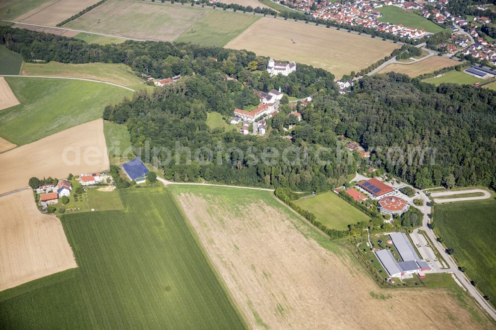 Kronwinkl from the bird's eye view: Village - view on the edge of forested areas in Kronwinkl in the state Bavaria, Germany