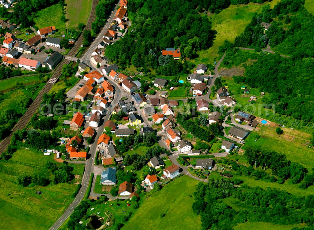 Aerial image Schweisweiler - Village - view on the edge of forested areas in Schweisweiler in the state Rhineland-Palatinate, Germany