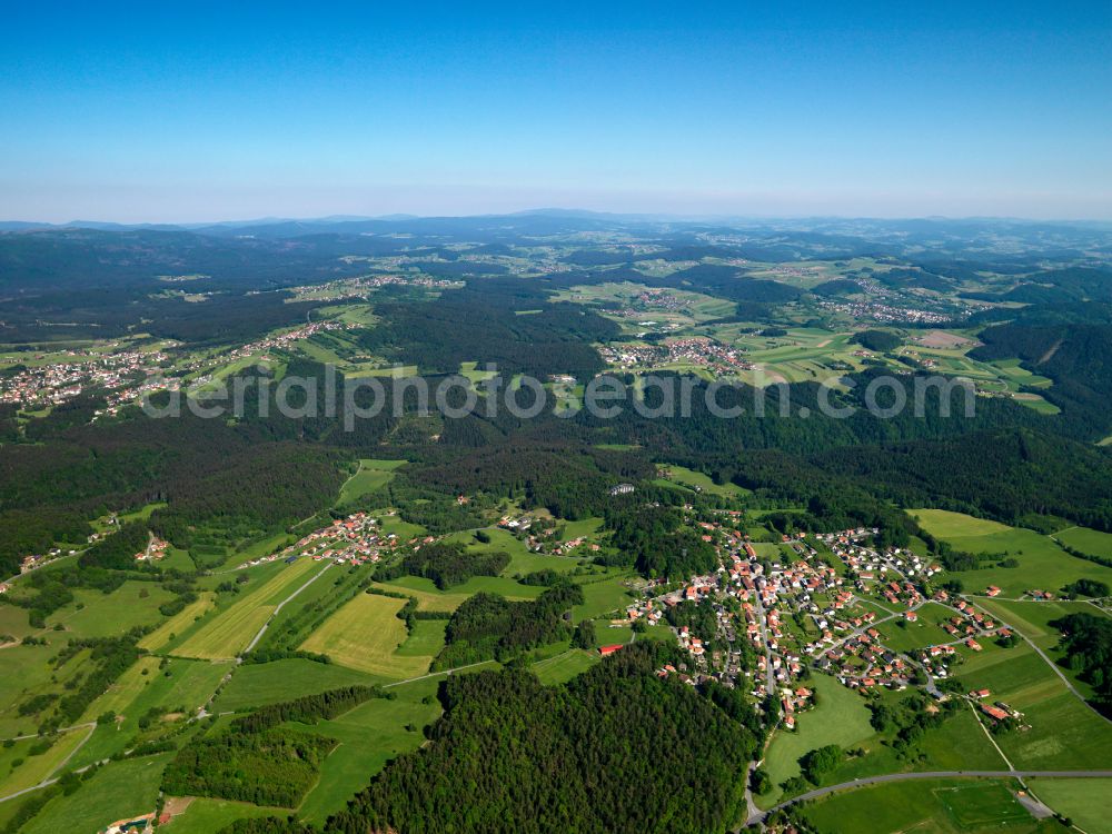 Spiegelau from the bird's eye view: Village - view on the edge of forested areas in Spiegelau in the state Bavaria, Germany