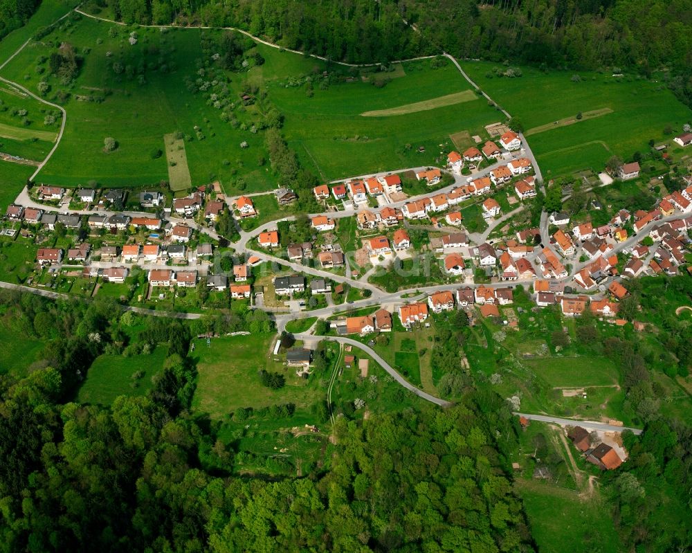 Uhingen from the bird's eye view: Village - view on the edge of forested areas in Uhingen in the state Baden-Wuerttemberg, Germany