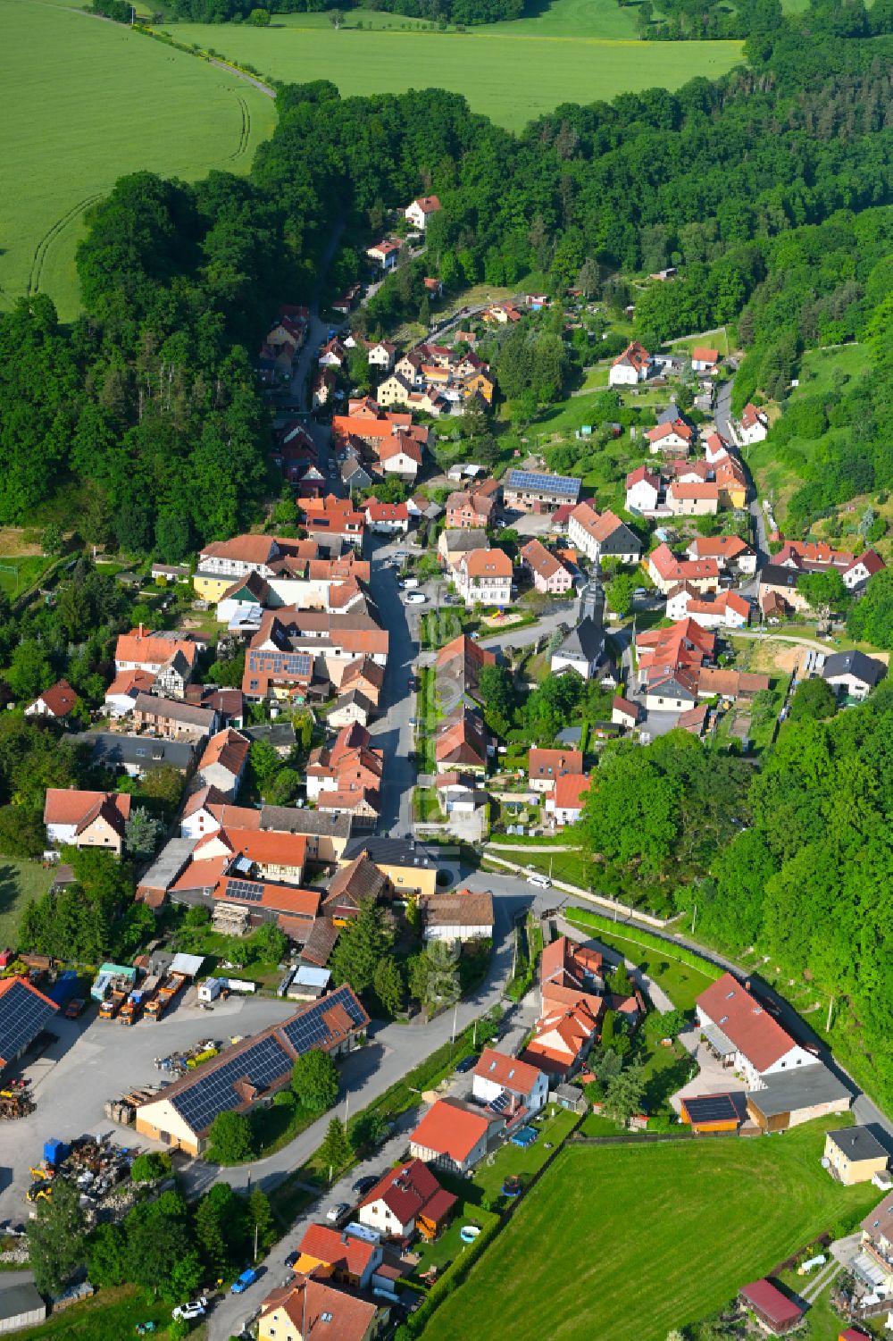 Uhlstädt-Kirchhasel from the bird's eye view: Village - view on the edge of forested areas in Uhlstädt-Kirchhasel in the state Thuringia, Germany