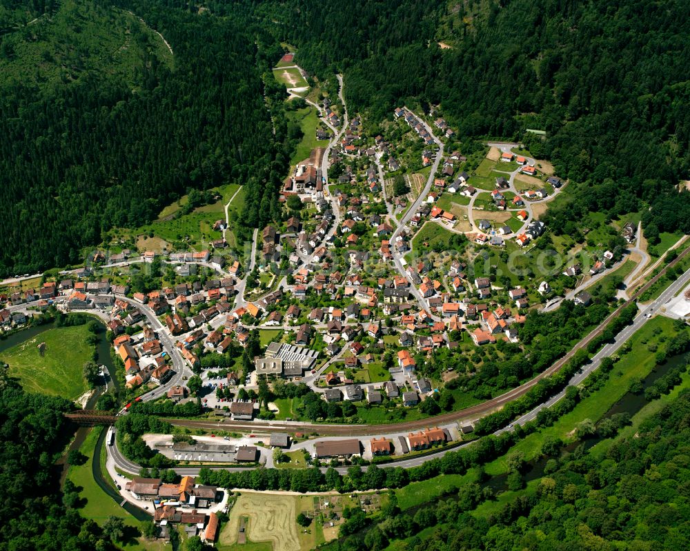 Aerial photograph Unterreichenbach - Village - view on the edge of forested areas in Unterreichenbach in the state Baden-Wuerttemberg, Germany