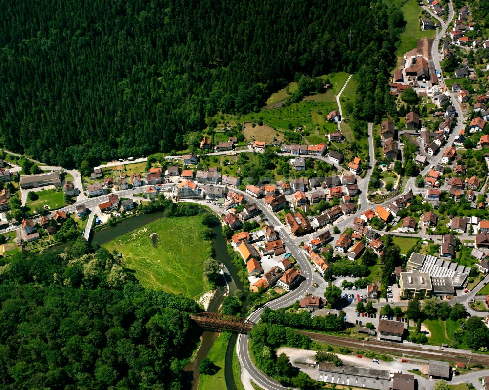 Unterreichenbach from the bird's eye view: Village - view on the edge of forested areas in Unterreichenbach in the state Baden-Wuerttemberg, Germany