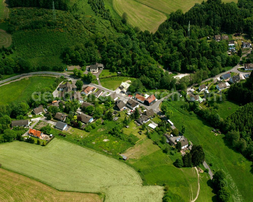 Wiebelsaat from the bird's eye view: Village - view on the edge of forested areas in Wiebelsaat in the state North Rhine-Westphalia, Germany