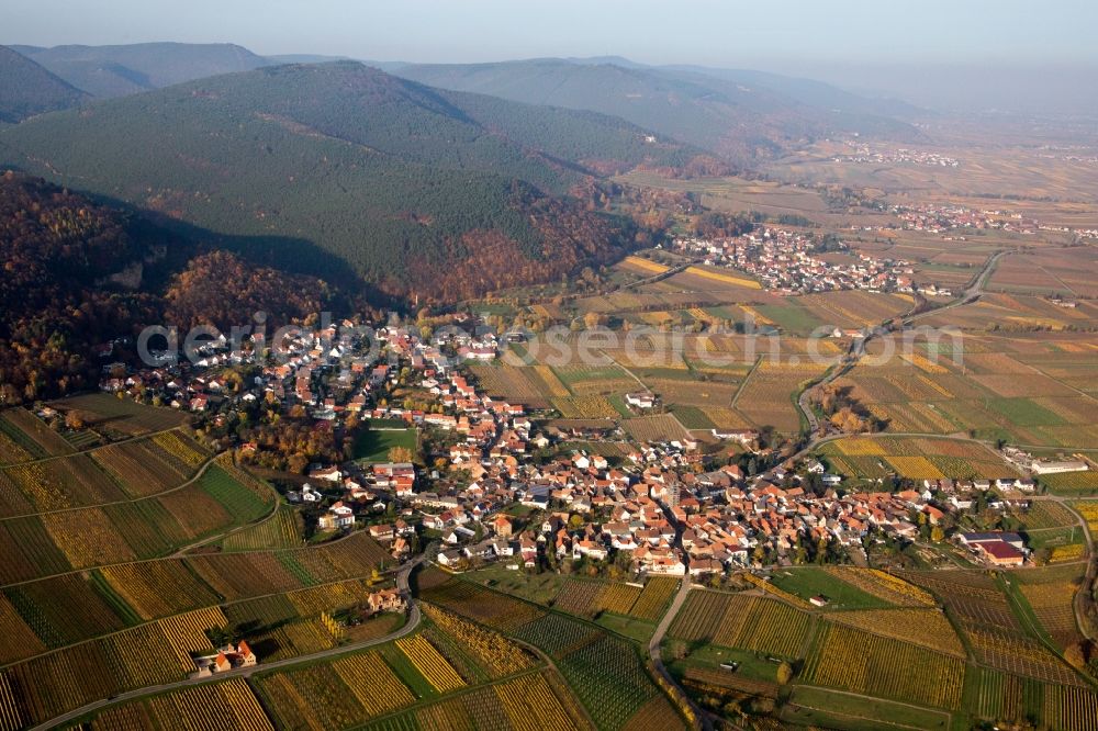 Aerial photograph Frankweiler - Village - view on the edge of wine yards in Frankweiler in the state Rhineland-Palatinate, Germany