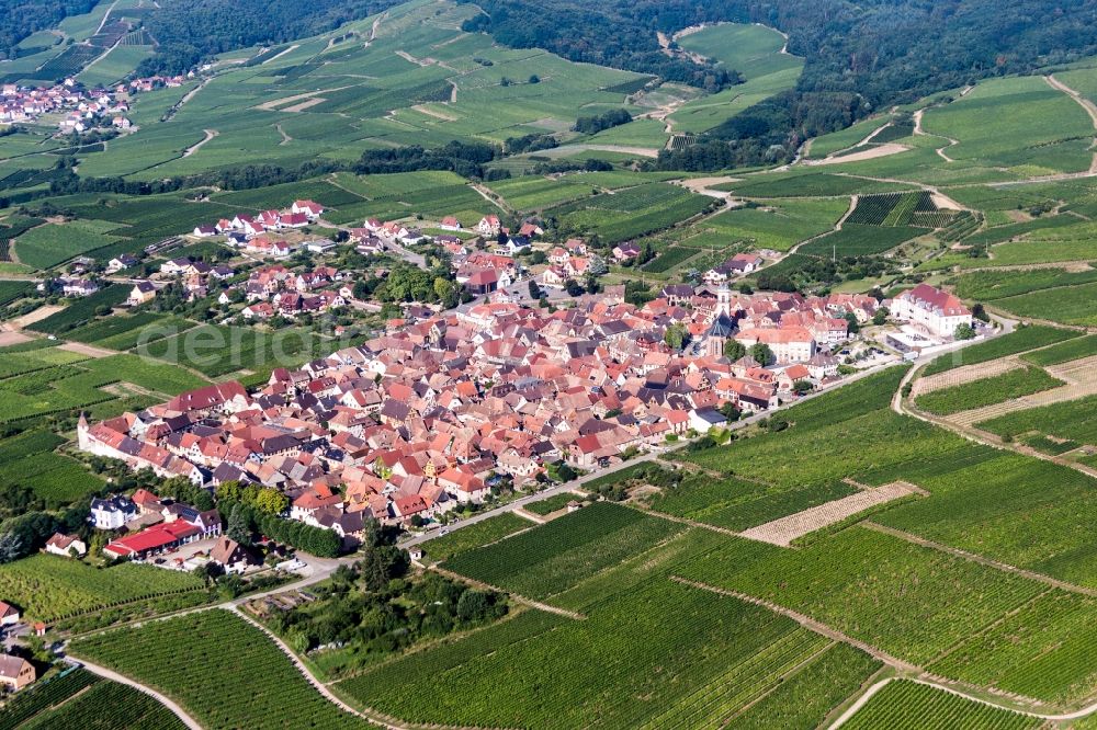 Aerial photograph Saint-Hippolyte - Village - view on the edge of wine yards in Saint-Hippolyte in Grand Est, France