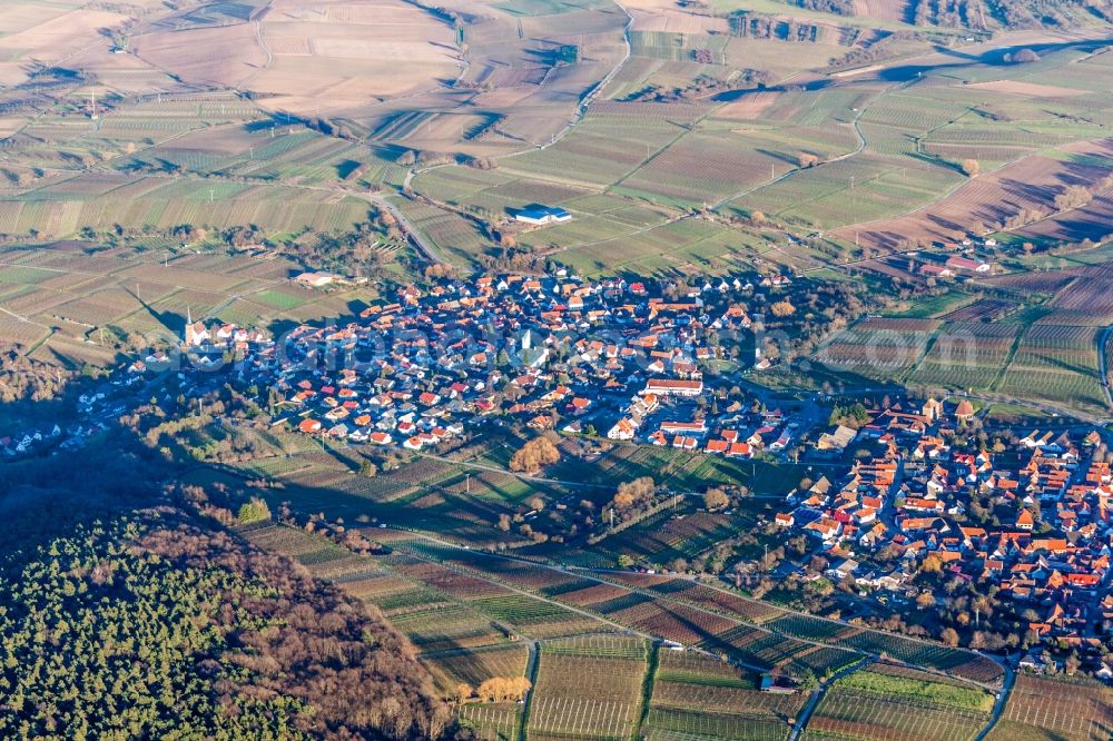 Rechtenbach from the bird's eye view: Village - view on the edge of wineyards and forsts in Rechtenbach in the state Rhineland-Palatinate, Germany