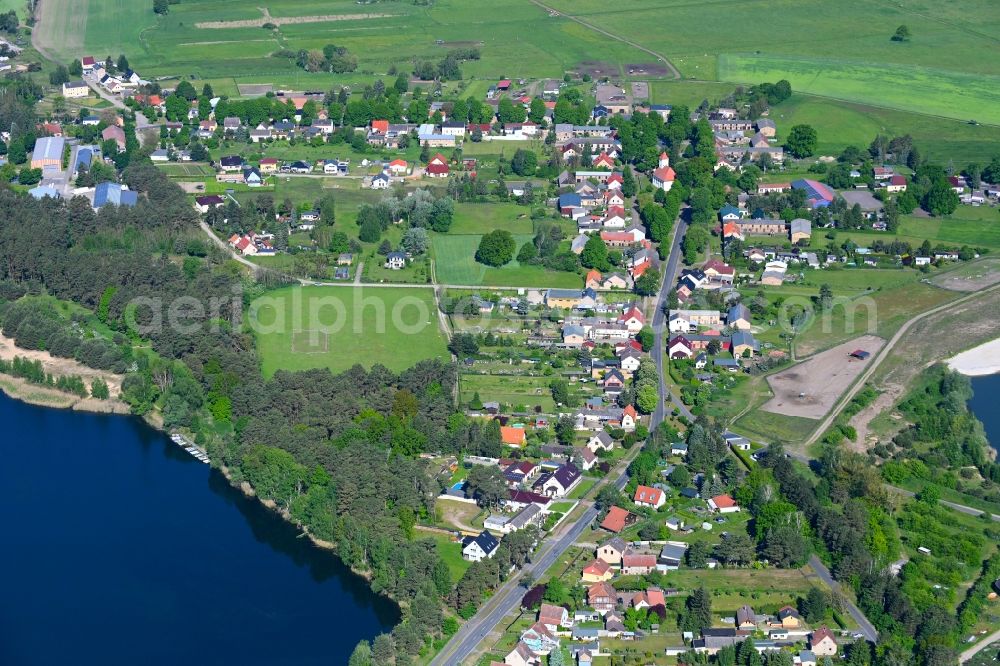 Ruhlsdorf from the bird's eye view: Village view along Dorfstrasse in Ruhlsdorf in the state Brandenburg, Germany