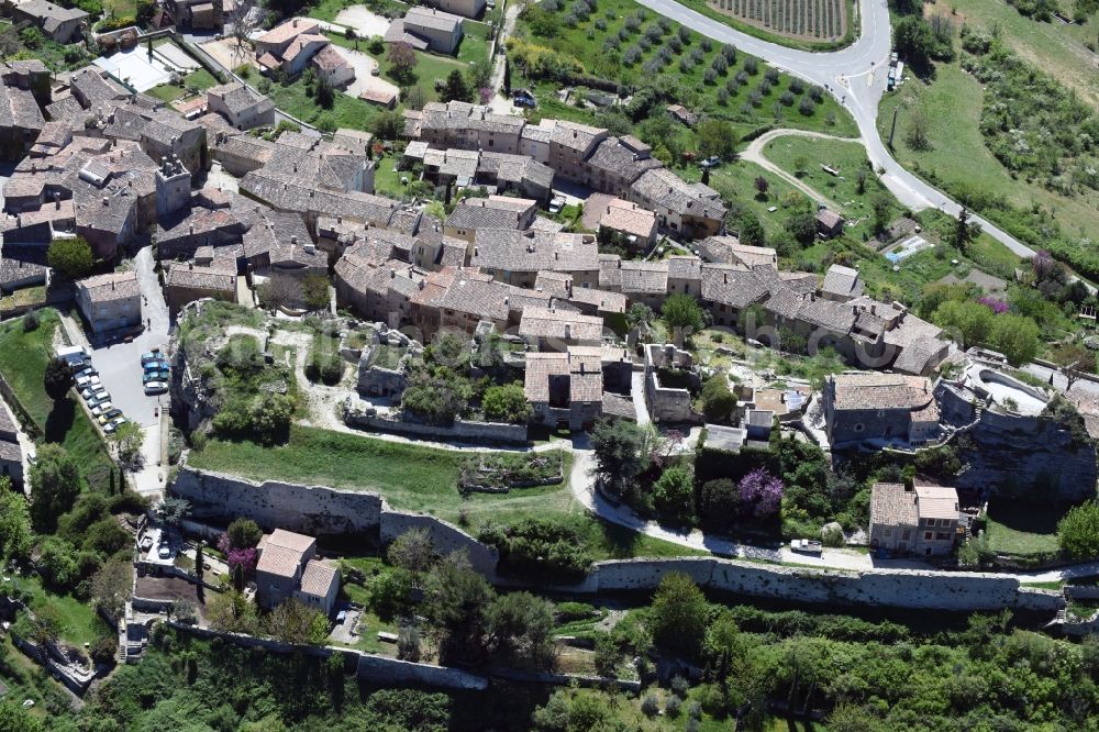 Aerial photograph Saignon - Village view of Saignon in Provence-Alpes-Cote d'Azur, France