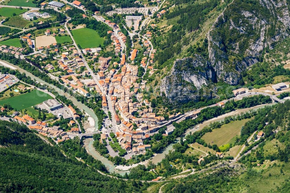 Aerial photograph Serres - Town center, historic old town and River Buech in Serres in Provence-Alpes-Cote d'Azur, France