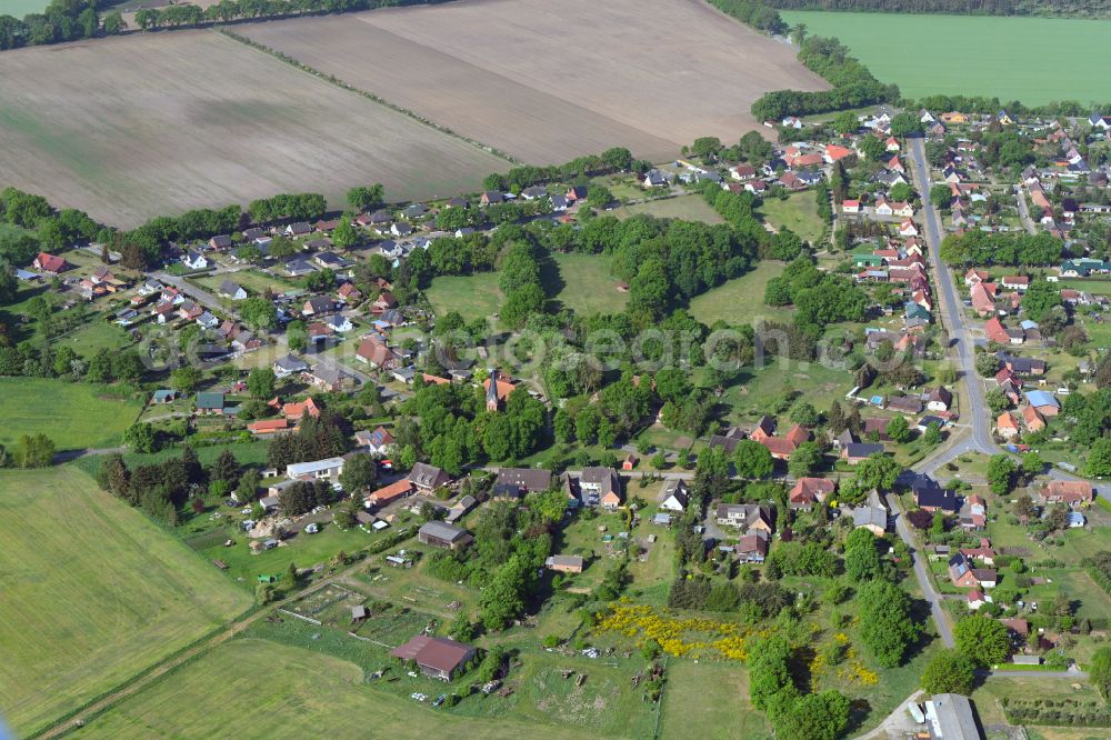 Aerial photograph Uelitz - Village view on street Gruene Strasse in Uelitz in the state Mecklenburg - Western Pomerania, Germany