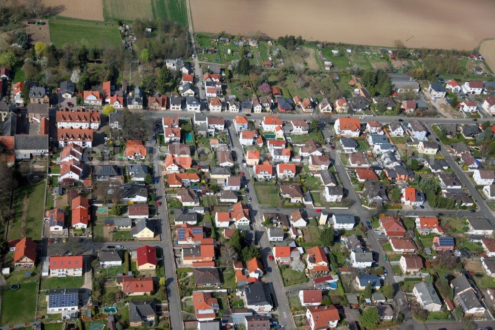 Undenheim from the bird's eye view: Village view in Undenheim in the state Rhineland-Palatinate