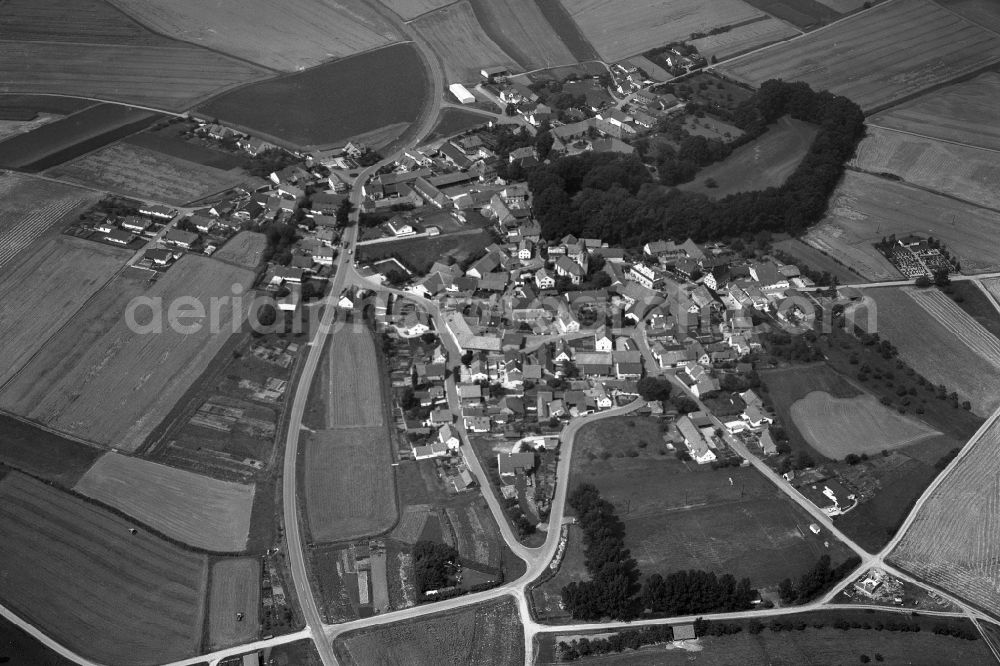 Friesenhausen from the bird's eye view: Village - View of the district Hassberge belonging municipality in Friesenhausen in the state Bavaria