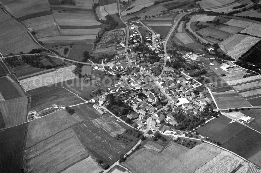 Mechenried from the bird's eye view: Village - View of the district Hassberge belonging municipality in Mechenried in the state Bavaria