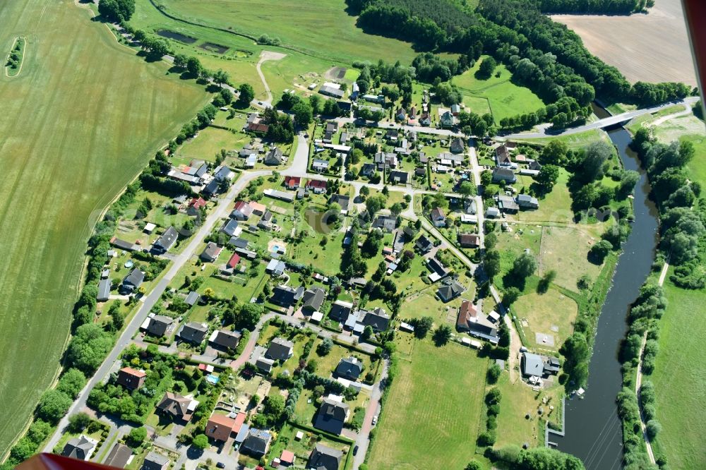 Aerial image Neuburg - Village on the river bank areas of Elde in Neuburg in the state Mecklenburg - Western Pomerania, Germany