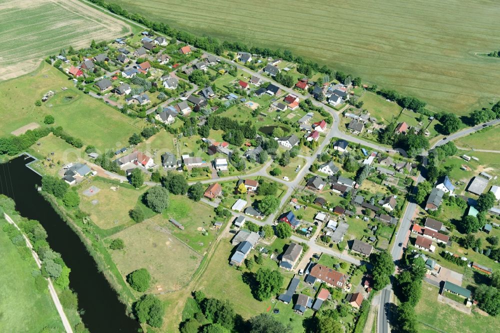 Aerial photograph Neuburg - Village on the river bank areas of Elde in Neuburg in the state Mecklenburg - Western Pomerania, Germany