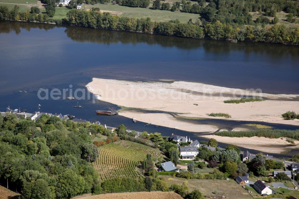 Le Thoureil from the bird's eye view: Village on the river bank areas of the Loire in Le Thoureil in Pays de la Loire, France