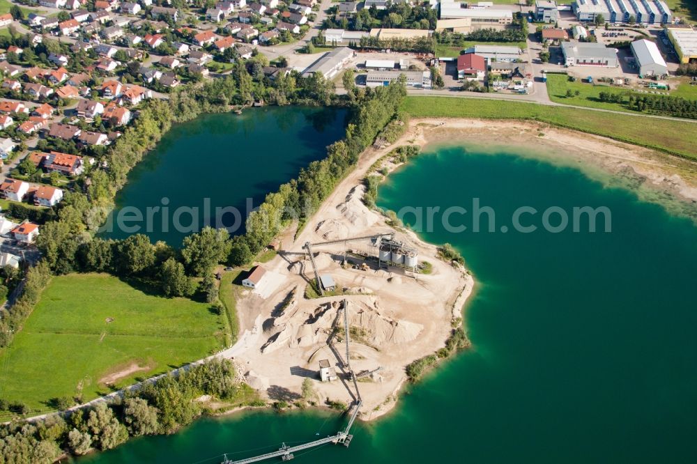 Achern from the bird's eye view: Village on the lake Risi bank areas in the district Gamshurst in Achern in the state Baden-Wuerttemberg