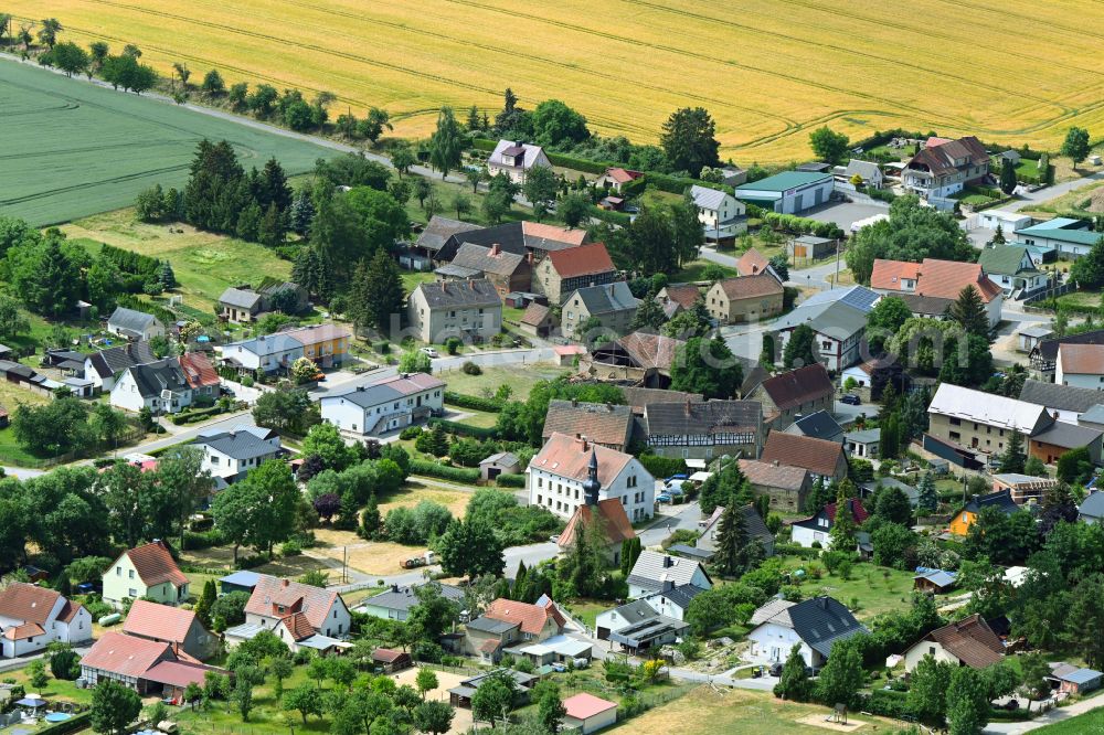 Aerial image Schnaudertal - Agricultural land and field boundaries surround the settlement area of the village in the district Kleinpoerthen in Schnaudertal in the state Saxony-Anhalt, Germany