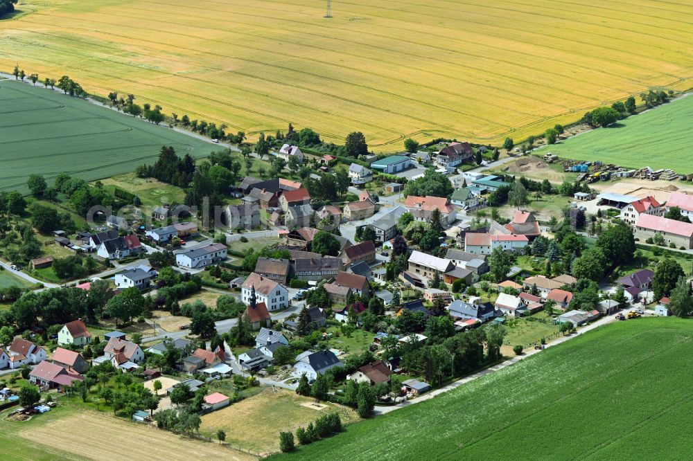 Aerial photograph Schnaudertal - Agricultural land and field boundaries surround the settlement area of the village in the district Kleinpoerthen in Schnaudertal in the state Saxony-Anhalt, Germany