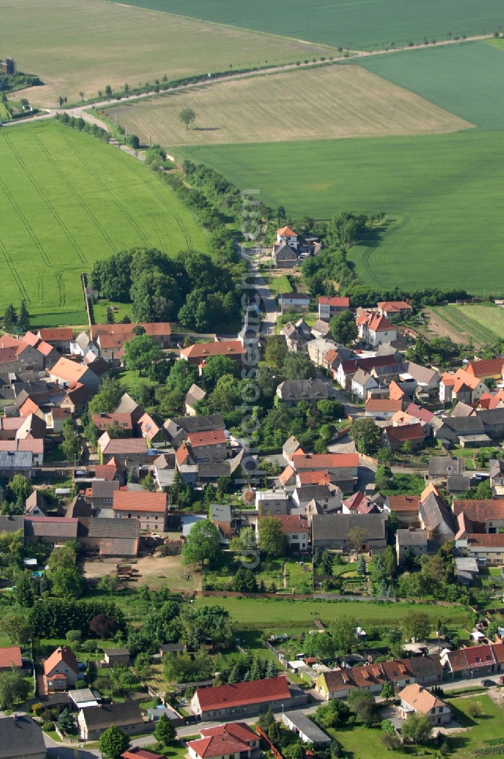 Mücheln ( Geiseltal ) OT Gröst from the bird's eye view: Village resp. small town Goerst with the St. Kilian Church in Saxony-Anhalt