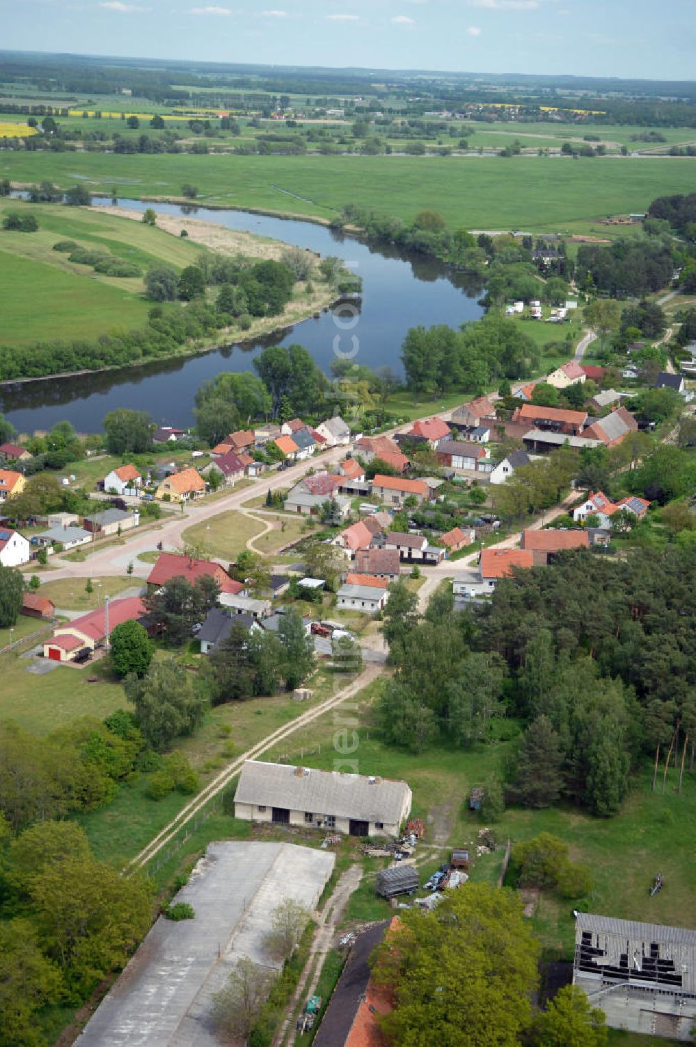 Grütz from the bird's eye view: Villagescape of Gruetz at the Havel river in Brandenburg