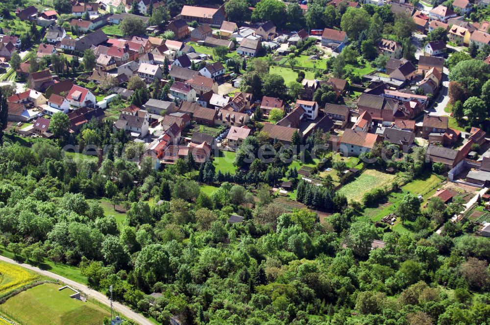 Hopfgarten from the bird's eye view: Dorfansicht / Stadtansicht Hopfgarten in Thüringen. Hopfgarten ist Teil der Verwaltungsgemeinschaft Grammetal. Village / City scape of Hopfgarten in Thuringia.