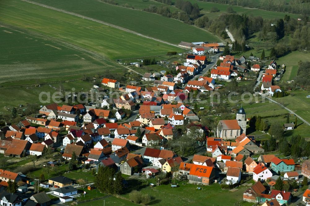 Aerial photograph Kaltenlengsfeld - Agricultural areas and field boundaries border the settlement area of a??a??the village in Kaltenlengsfeld in the Rhoen in the state Thuringia, Germany