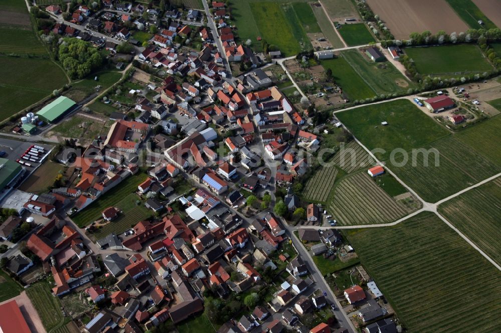 Lonsheim from the bird's eye view: Village view from Lonsheim is a municipality in the district Alzey-Worms in Rhineland-Palatinate