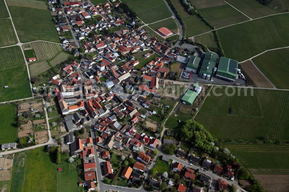 Lonsheim from the bird's eye view: Village view from Lonsheim is a municipality in the district Alzey-Worms in Rhineland-Palatinate