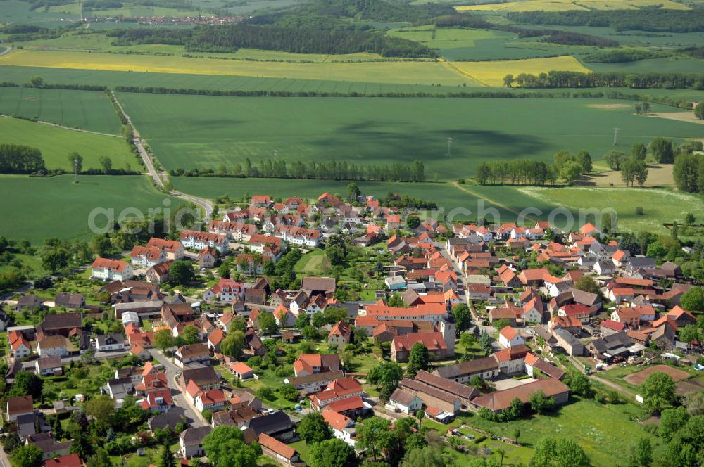 Wachsenburggemeinde OT Sülzenbrücken from above - Dorfansicht / Stadtansicht Sülzenbrücken in Thüringen mit der Evangelische Kirche St. Wiperti. Village / City scape of Sülzenbrücken in Thuringia with the evangelical church St. Wiperti.