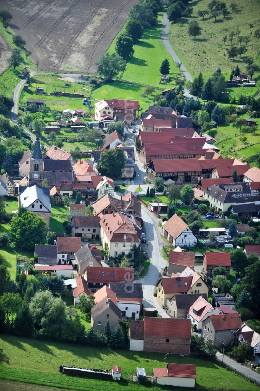 Unterbodnitz from the bird's eye view: Villagescape with church of Unterbodnitz in Thuringia