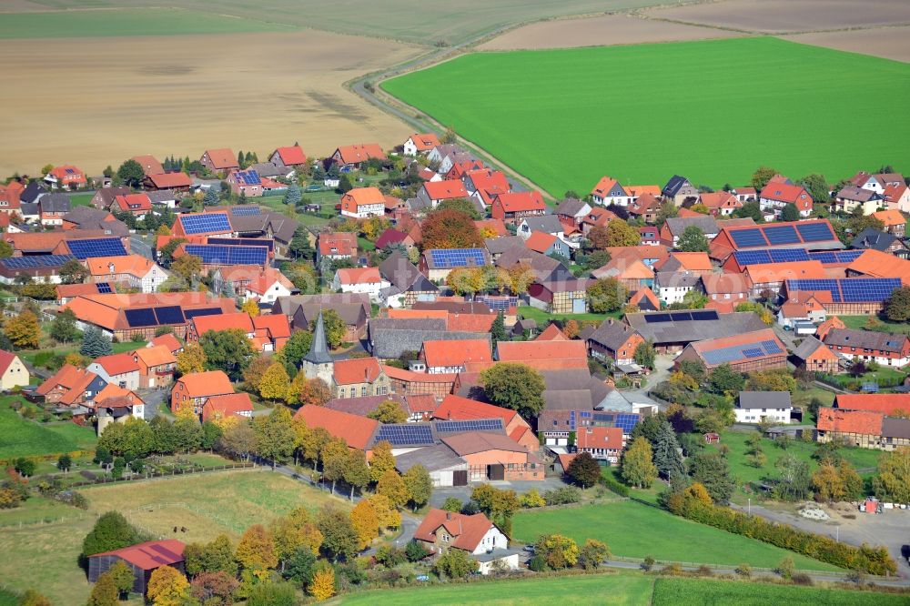 Weddingen from the bird's eye view: View of the village Klein Döhren in the state Lower Saxony