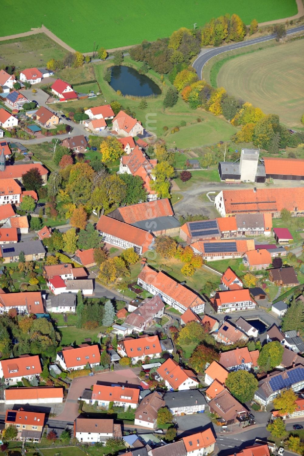 Aerial image Weddingen - View of the village Weddingen in the state Lower Saxony. The village is located near the Harly Forest