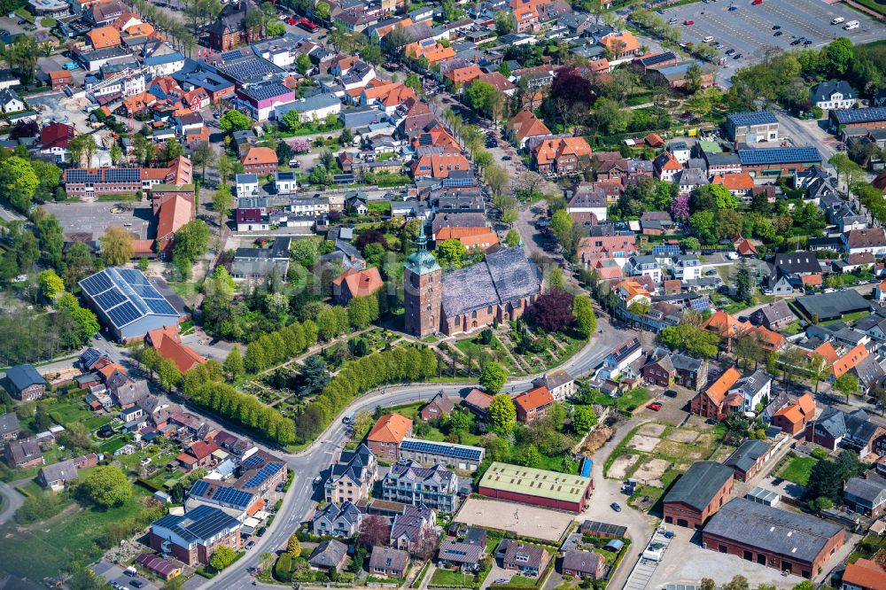 Aerial photograph Fehmarn - Village center in Burg with the St. Nicolai Church on the coastal area of the Baltic Sea island in Fehmarn in the state Schleswig-Holstein, Germany