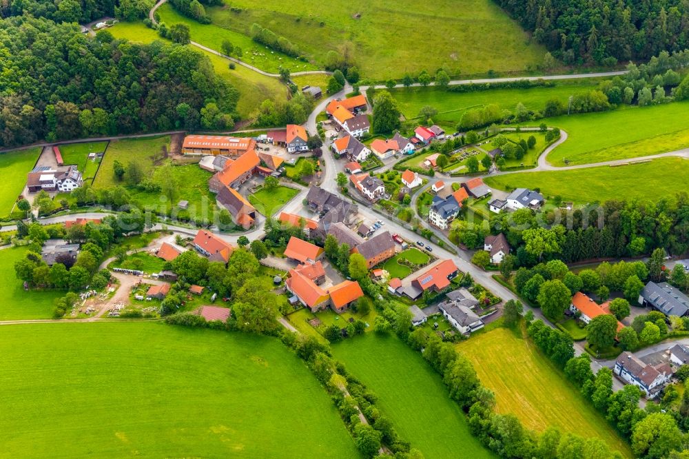 Aerial image Deisfeld - Agricultural land and field borders surround the settlement area of the village in Deisfeld in the state Hesse, Germany